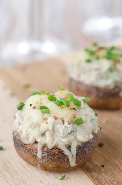 Stuffed mushrooms, baked with cheese and herbs — Stock Photo, Image