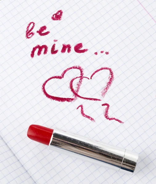 Firmi su cuore in un notebook e un rossetto rosso in San Valentino — Foto Stock