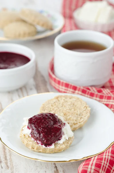 Scone with goat cheese and jam for breakfast closeup — Stock Photo, Image