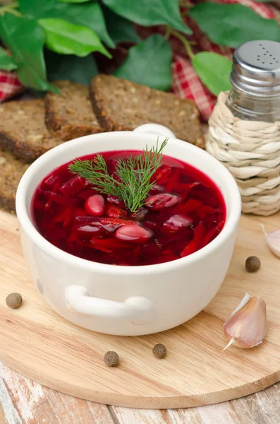 Ukrainian and russian national red borsch with herbs — Stock Photo, Image