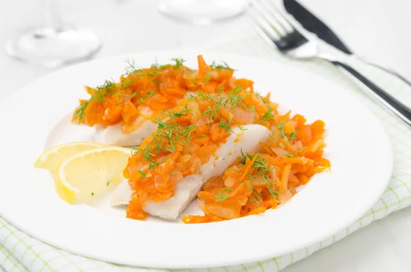 Cod with pickled carrots and onions horizontal — Stock Photo, Image