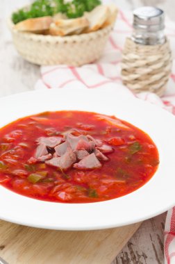 Dikey plaka Ukrayna Ulusal kırmızı pancar çorbası