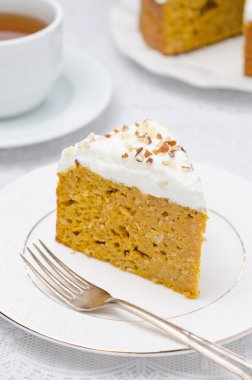 bir kabak pasta krema ile