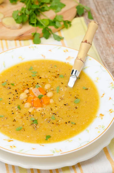 Нут Марокканський суп з імбиру, вертикальні, top погляд — стокове фото