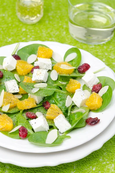 Salad with spinach, feta and orange closeup — Stock Photo, Image