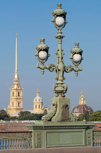View of the Peter and Paul Fortress, the lantern on the bridge — Stock Photo, Image