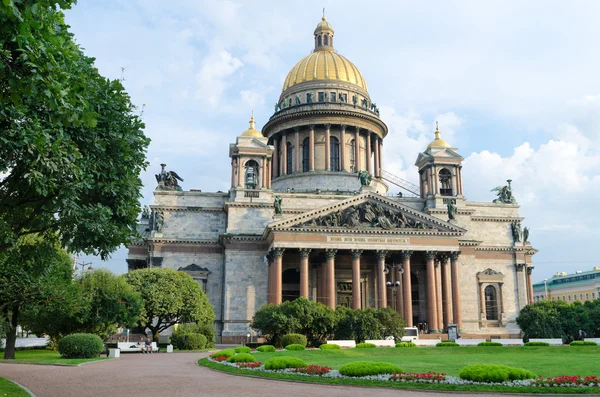 Widok katedry Świętego Izaaka w Sankt Petersburgu poziome — Zdjęcie stockowe