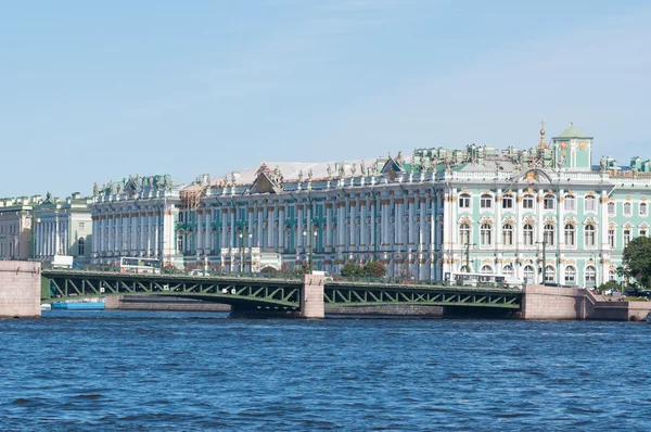 Weergave van het Winterpaleis in de zomer in Sint-petersburg Stockfoto