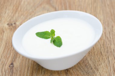 doğal yoğurt nane yaprağı