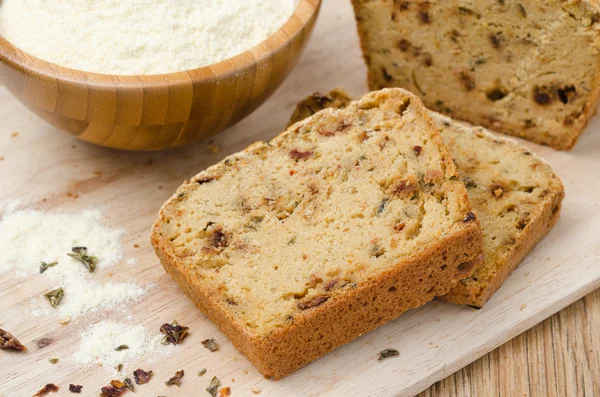 Trozos de pan de maíz con pimentón seco — Foto de Stock