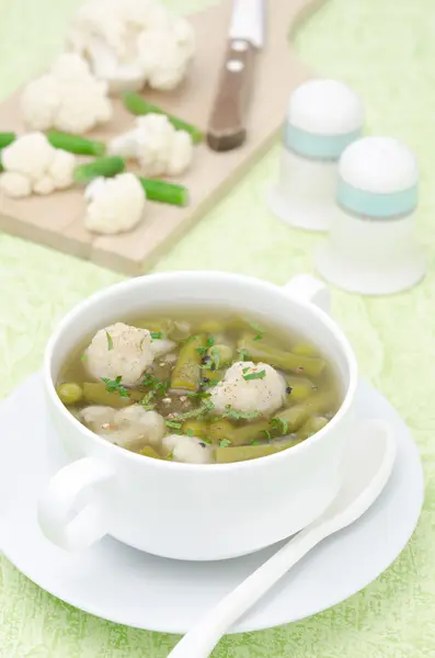 Supă de legume cu conopidă și fasole verde — Fotografie, imagine de stoc