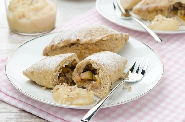 Whole-grain pies with apples and walnuts — Stock Photo, Image