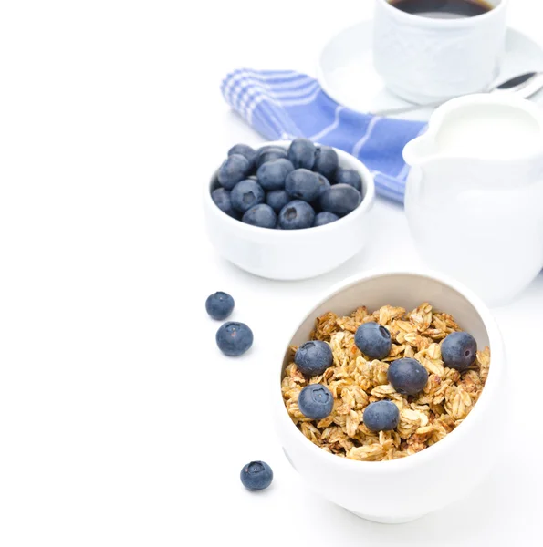 Frukost med hemmagjord müsli, blåbär och svart kaffe — Stockfoto