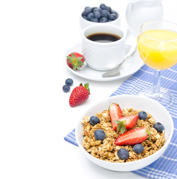 Desayuno con granola casera y bayas frescas, zumo de naranja —  Fotos de Stock