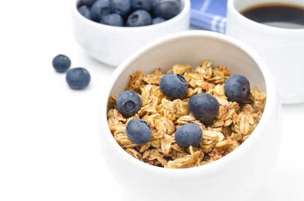 Zelfgemaakte muesli met verse bosbessen close-up — Stockfoto