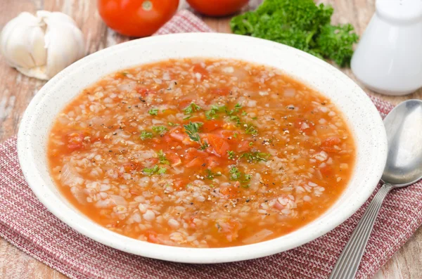 Sopa de tomate com trigo mourisco — Fotografia de Stock