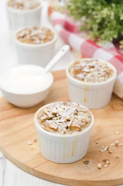 Apple pie with nuts in a white ramekin — Stock Photo, Image