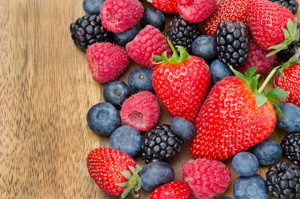 Berries on wooden background closeup — Stock Photo, Image