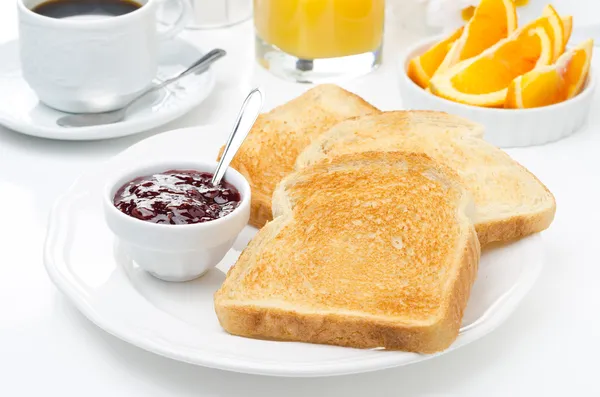 Desayuno con tostadas, mermelada, café y zumo de naranja — Foto de Stock