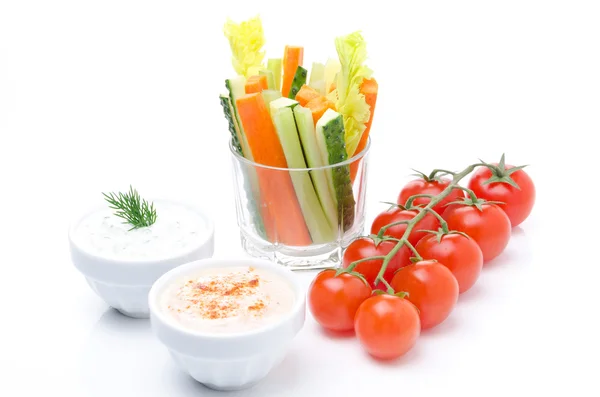 Bukiet świeżych warzyw (seler, ogórek i marchew, pomidory) — Zdjęcie stockowe