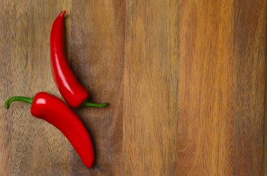red hot chili peppers, yatay ile ahşap arka plan