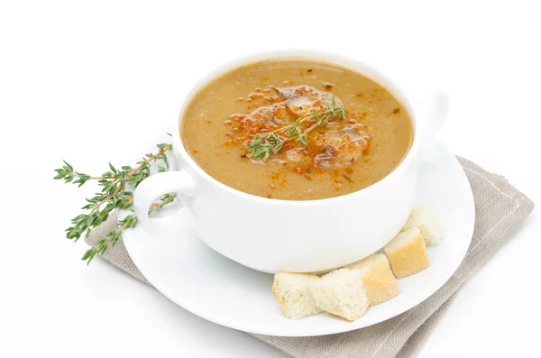 Sup jamur dalam mangkuk dengan croutons dan thyme terisolasi — Stok Foto