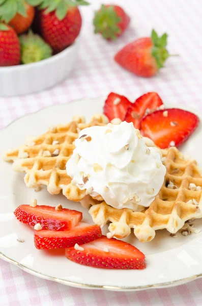 Belgian waffles with fresh strawberries and whipped cream — Stock Photo, Image
