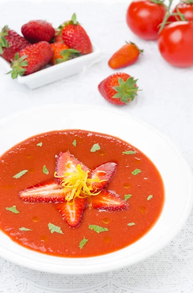 Tomaten und Erdbeeren Gazpacho — Stockfoto