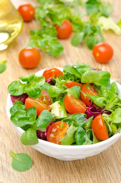 Bowl of fresh salad and cherry tomatoes in a white bowl — Stock Photo, Image