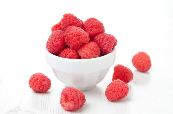 Fresh raspberries in a white bowl — Stock Photo, Image