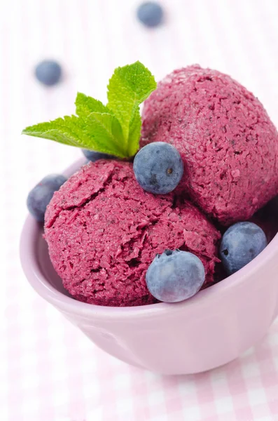 Uppfriskande blåbär sorbet närbild — Stockfoto