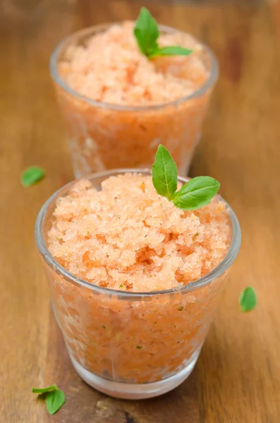 Tomato sorbet with basil — Stock Photo, Image