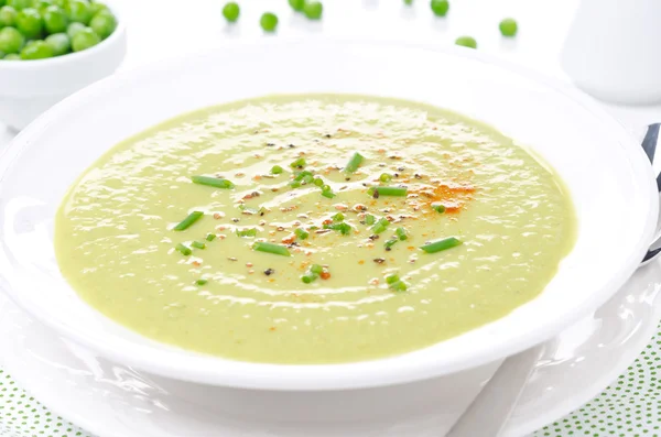 Cold soup of green peas with yogurt, chives horizontal close-up — Stock Photo, Image