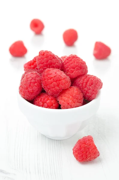 Fresh raspberries in a bowl — Stock Photo, Image