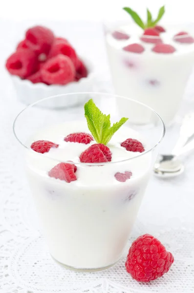 Panna cotta with fresh raspberries and raspberry — Stock Photo, Image
