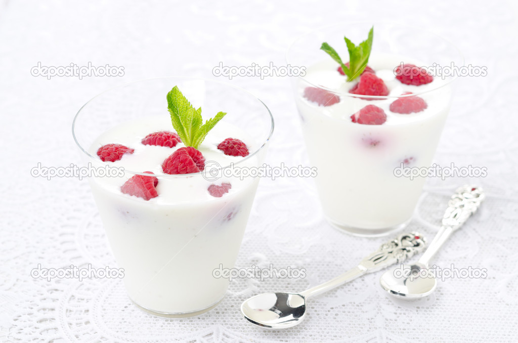 panna cotta with fresh raspberries