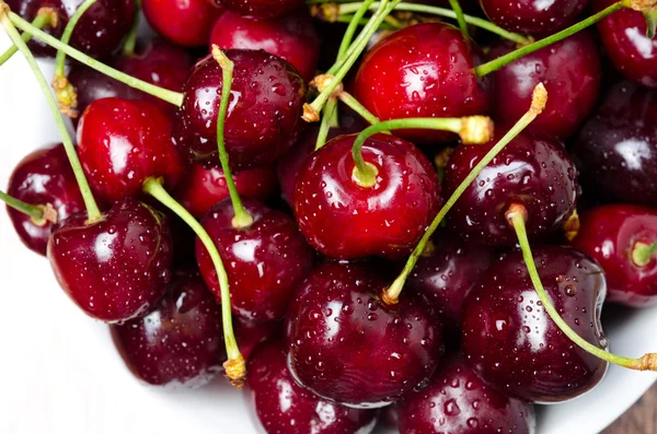 Close-up of fresh cherries, selective focus — Stock Photo, Image