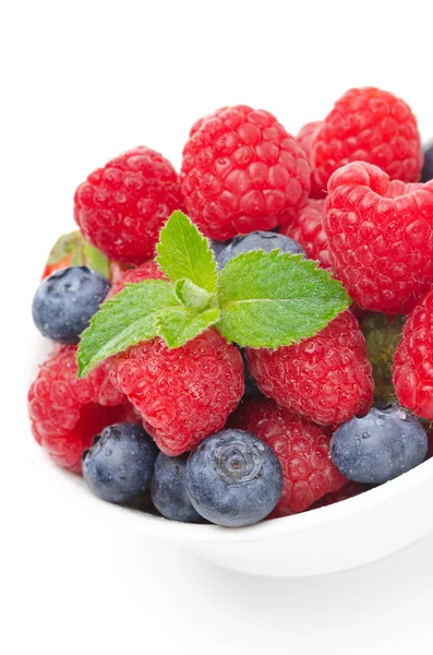 Fresh berries (raspberries, blueberries, strawberries) close-up — Stock Photo, Image