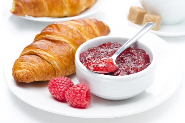 Fresh breakfast - raspberry jam and croissant on a plate — Stock Photo, Image