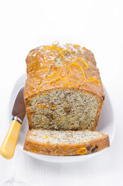 Orange cake with poppy seeds, dried apricots and walnuts — Stock Photo, Image