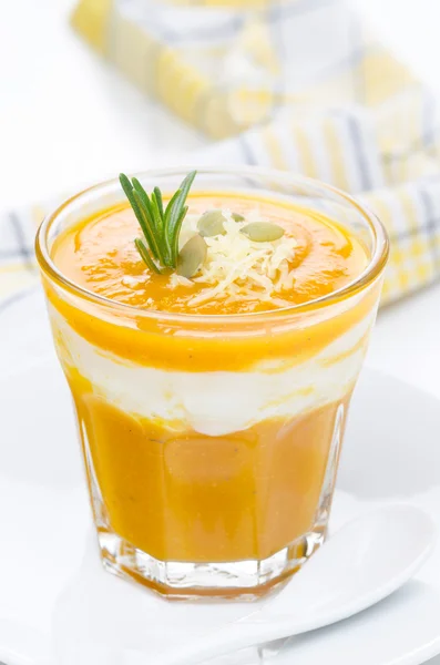 Pumpkin soup with shrimp, yogurt and rosemary in a glass closeup — Stock Photo, Image