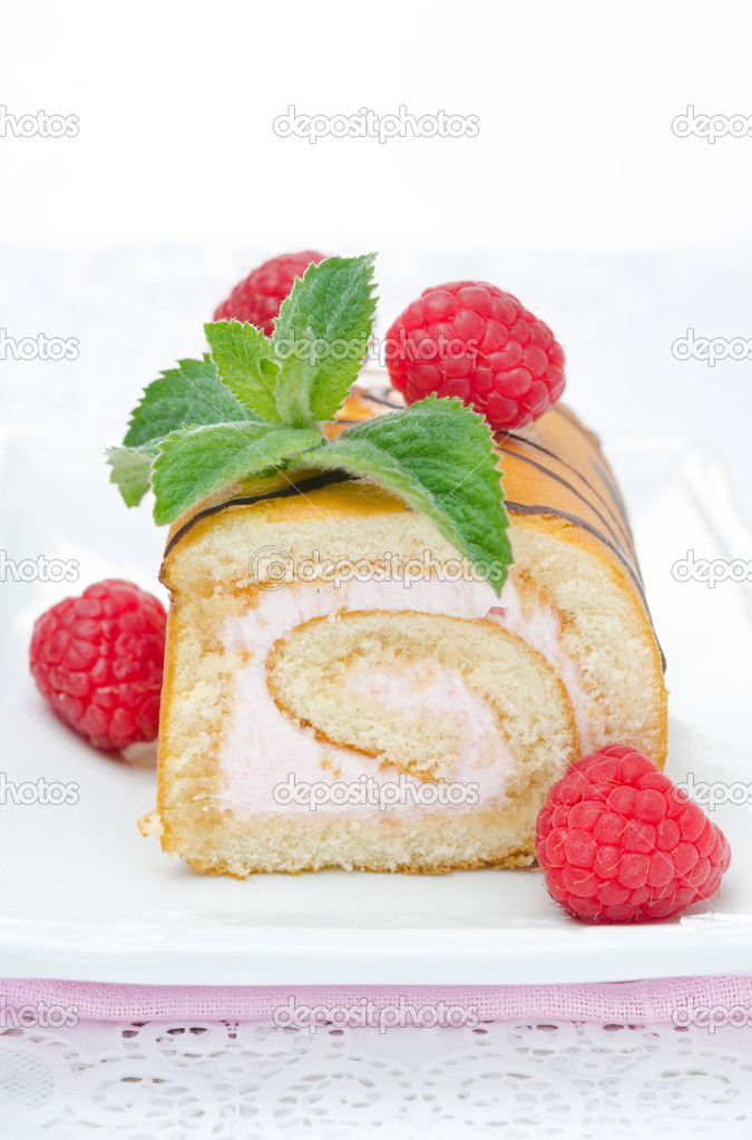swiss roll with raspberry cream