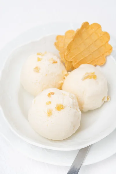 Ginger ice cream with melted milk and thin waffles, top view — Stock Photo, Image