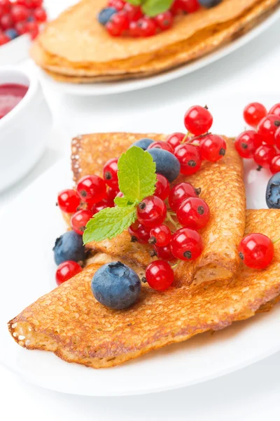 Crepes with fresh berries and jam for breakfast, close-up — Stock Photo, Image