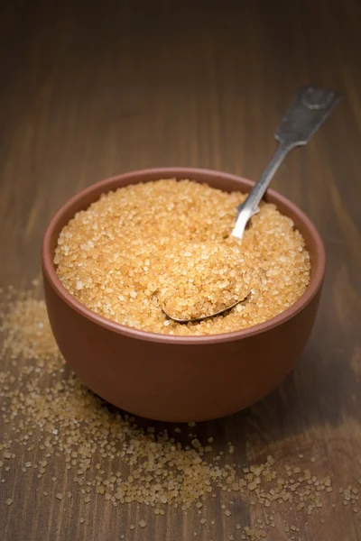 Brunt socker i en skål, selektiv inriktning — Stockfoto
