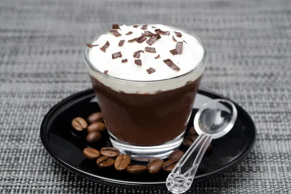 Chocolade-koffie mousse met slagroom — Stockfoto