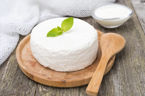 Cottage cheese and fresh yogurt — Stock Photo, Image