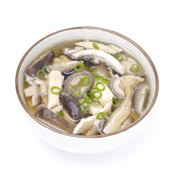 Cuenco de sopa china con pollo, hongos shiitake — Foto de Stock