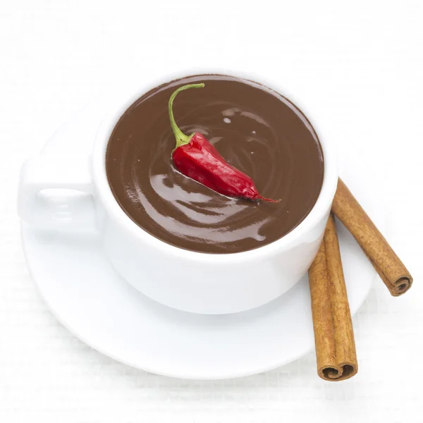 Chocolate quente com canela e pimenta, vista superior — Fotografia de Stock