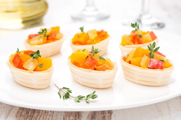 Roasted vegetables with thyme in tartlets — Stock Photo, Image